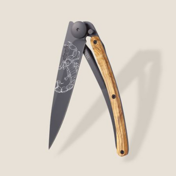 DEEJO 37g ‘Olive Wood / Scorpio’