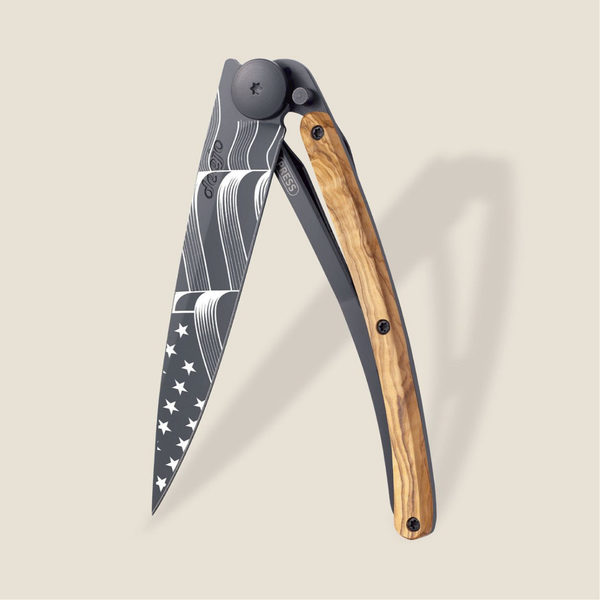 DEEJO 27g ‘Olive Wood / Stars and Stripes’