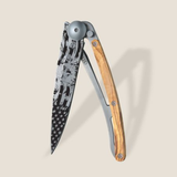 DEEJO 27g ‘Olive Wood / American Bald Eagle’
