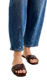 JUDY BLUE, High Waisted R.M. Barrel w/ Dart Detailing Jeans