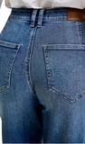 JUDY BLUE, High Waisted R.M. Barrel w/ Dart Detailing Jeans