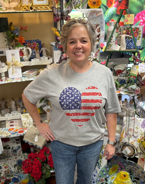 “Patriotic Flag Heart” T-Shirt In Gray