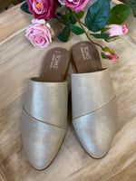 TOMS “Jade” Mule In Champagne Metallic Suede