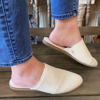 TOMS “Jade” Mule In Natural Canvas Fray